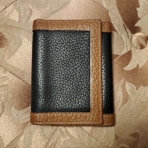 Dooney and Bourke pebbled grain leather wallet